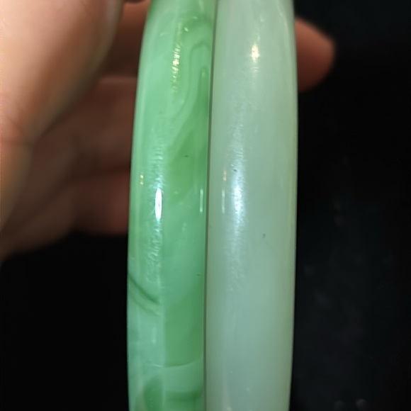 Pair of jadeite bangles - Picture 2 of 4